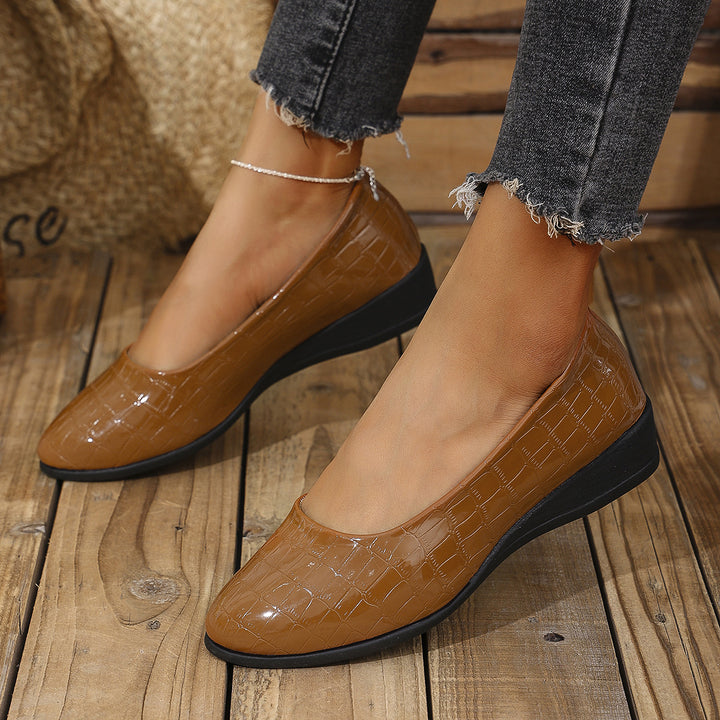 Damen  elegante Ballerina mit leichter Keilsohle und Krokoprägung Drune