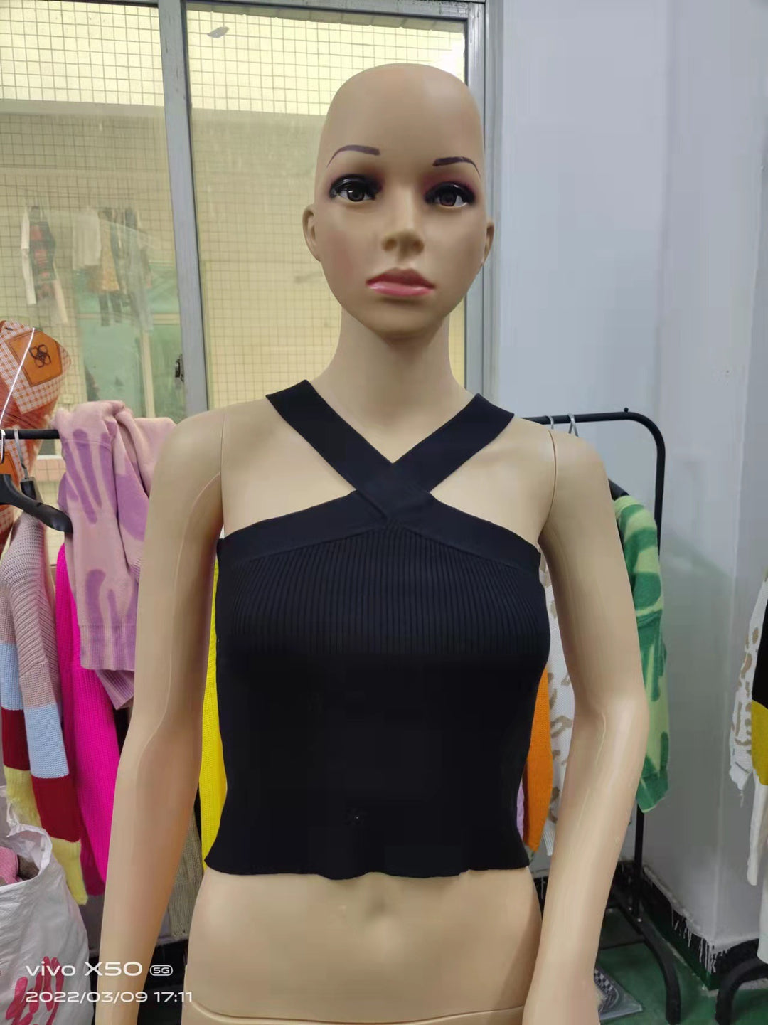 Damen Crop-Top mit schickem Kreuz-Trägerdesign Drune