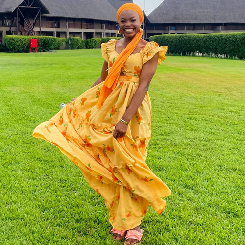 Damen Maxikleid mit voluminösen Rüschen und floralen Akzenten Drune
