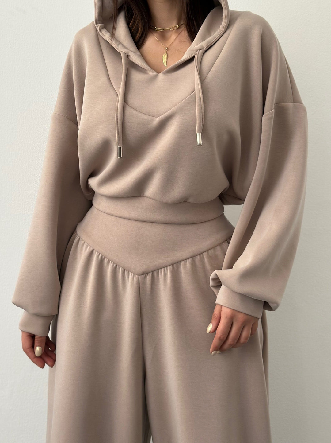 Damen nan luxuriöses Freizeitset Kapuzenpullover mit V-Ausschnittdetail und Culotte mit hoher Taille Drune