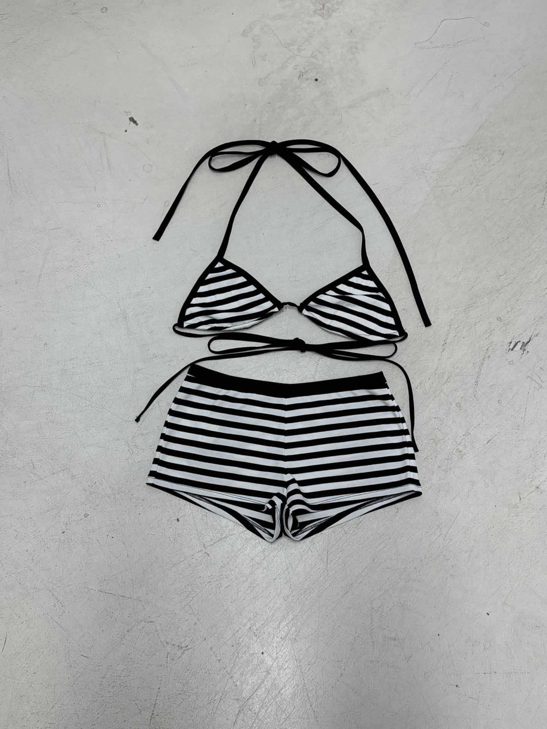 Damen Bikini-Set mit gestreiftem Top und Shorts Drune