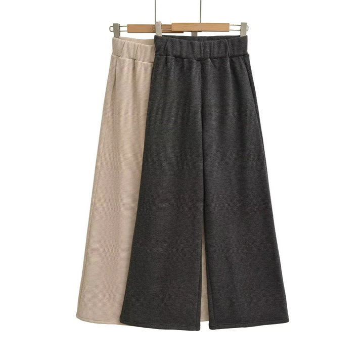 Damen Freizeitanzug mit hochgeschlossenem Kragen und weiten Hosen Drune