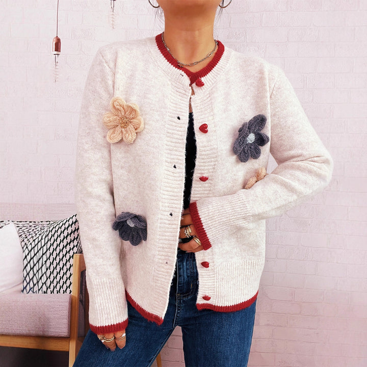 Damen Strickjacke mit floralem Design und dekorativen Herzknöpfen Drune
