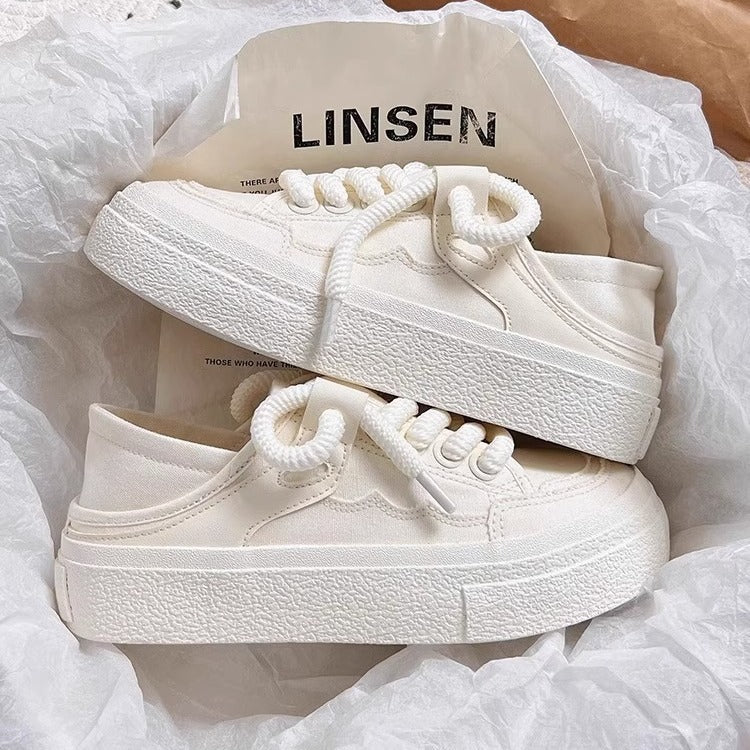 Damen Sneakers mit dickem Profil und innovativen Schnürdetails Drune