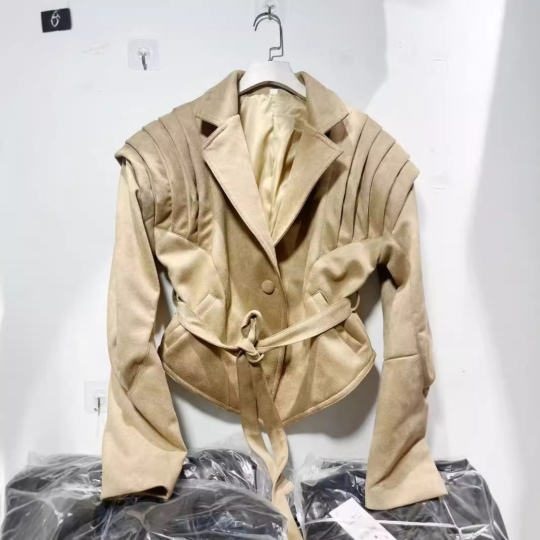 Damen elegante Kunstlederjacke mit Rüschendetails und praktischen Taschen Drune