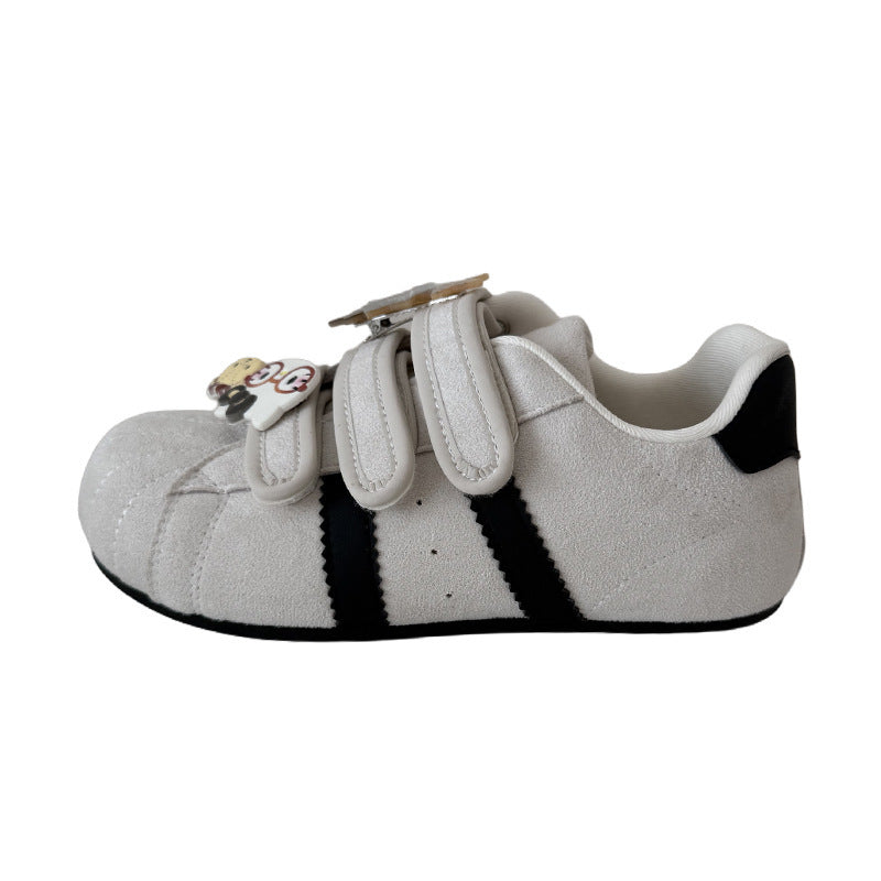 Damen Veloursleder-Sneakers mit praktischen Klettverschlüssen und verspielten Anhängern Drune