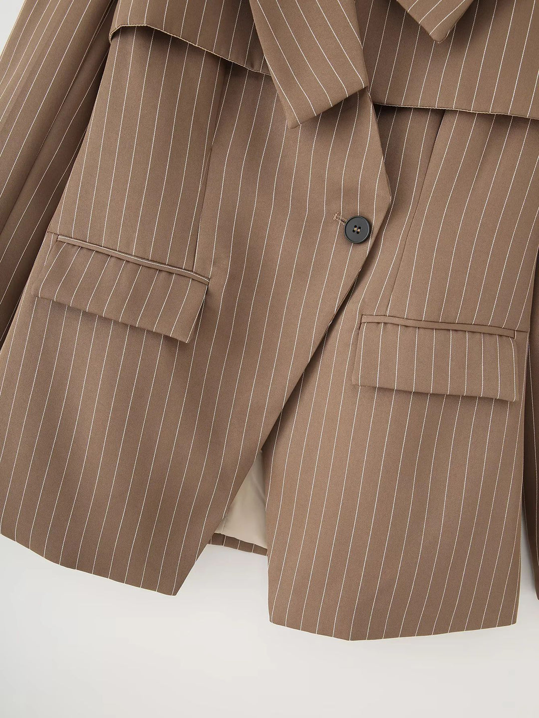 Damen modische Blazerjacke mit asymmetrischem Kragen und eleganten Nadelstreifen Drune