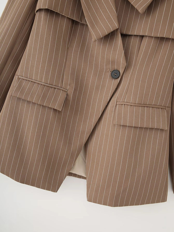 Damen modische Blazerjacke mit asymmetrischem Kragen und eleganten Nadelstreifen Drune