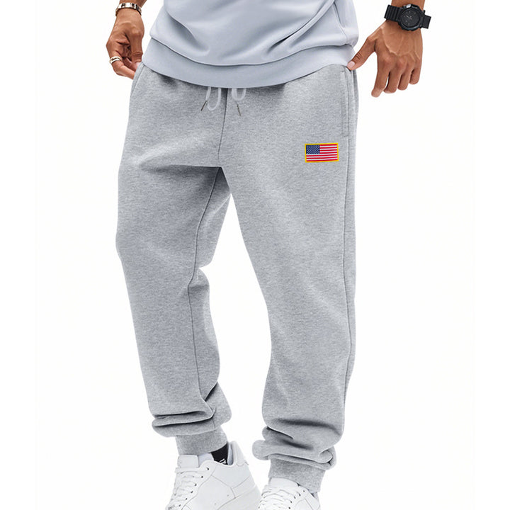 Herren nan sportliche Jogginghose mit elastischem Tunnelzugbund, gerippten Beinabschlüssen und dezenter Flaggenapplikation Drune