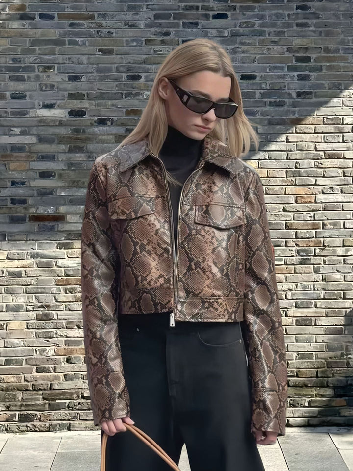 Damen cropped Kunstlederjacke im Schlangenprint Drune