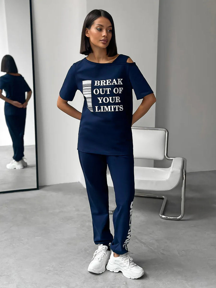 Damen Sportlicher Lounge-Anzug mit modischen Cut-Out-Ärmeln und Statement-Druck Drune