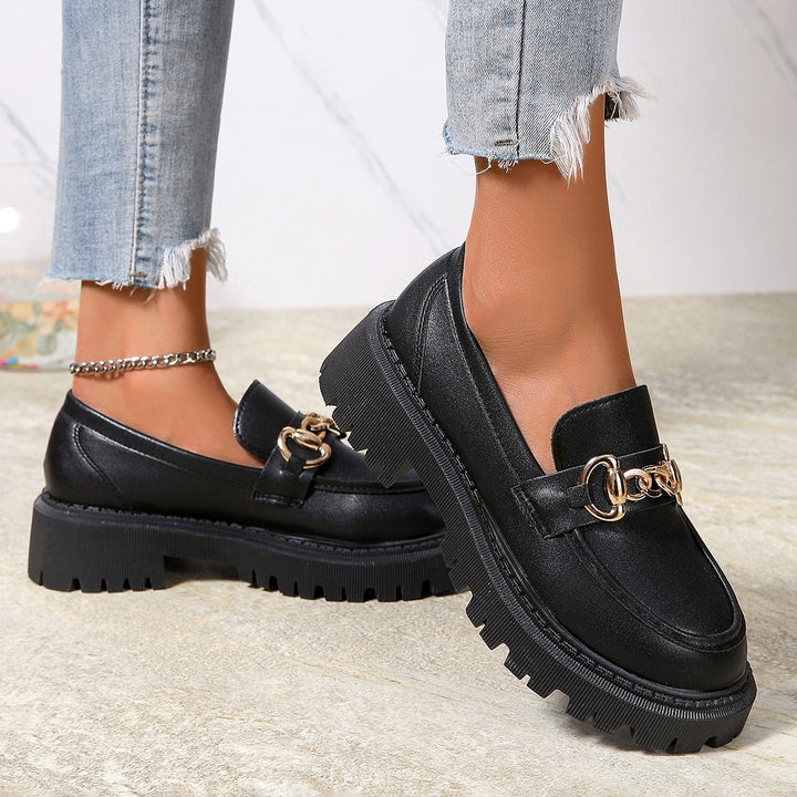 Damen nan robuste Loafer mit profilierter Traktorsohle und dekorativer Metallketten-Applikation Drune