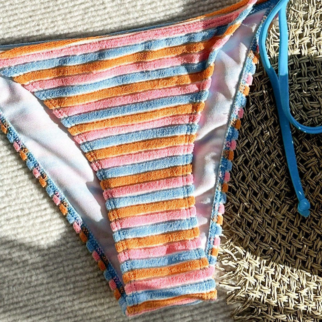 Damen Bikinimodell mit verspieltem Streifenmuster Drune