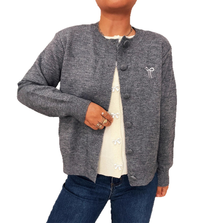 Damen Strickjacke mit verspielten Knopfdetails und feiner Struktur Drune