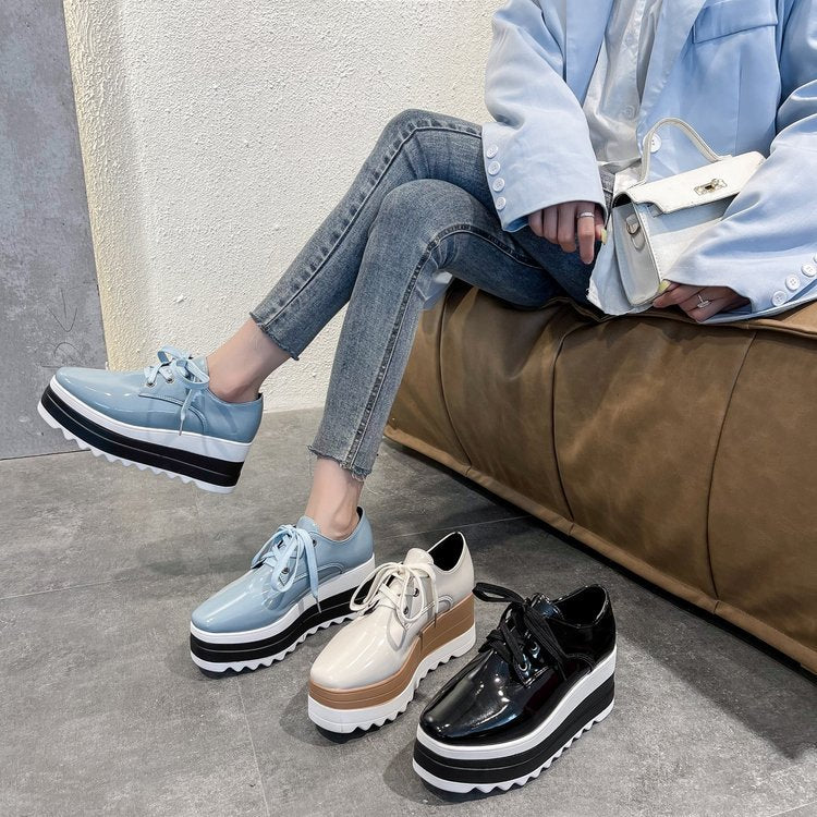 Damen Modische Plateau-Sneaker mit schickem Glanz und komfortabler Sohlenkonstruktion Drune