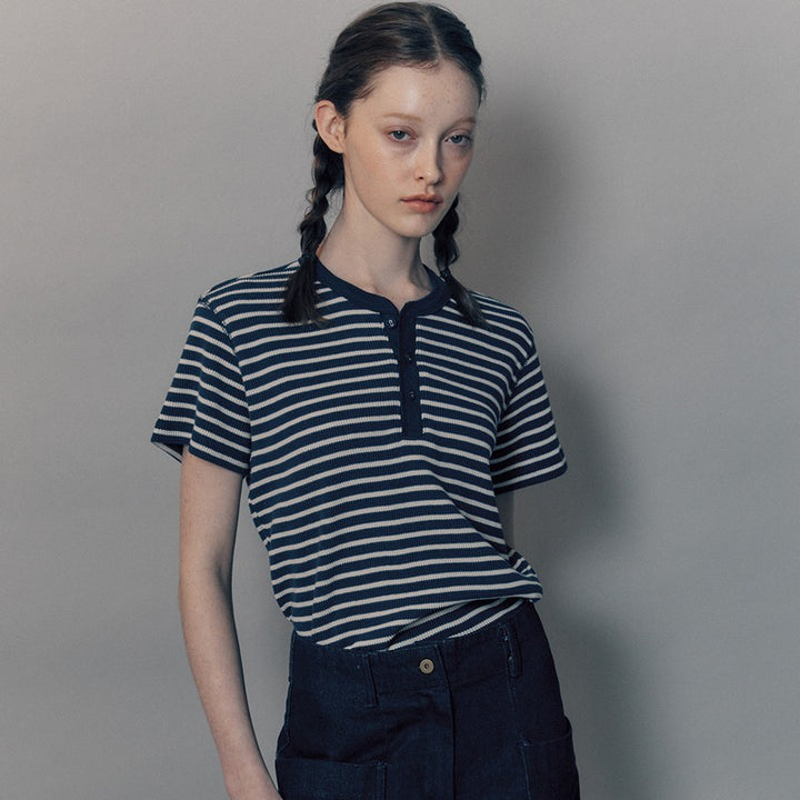 Damen modisches gestreiftes Kurzarmshirt mit Knopfleiste Drune