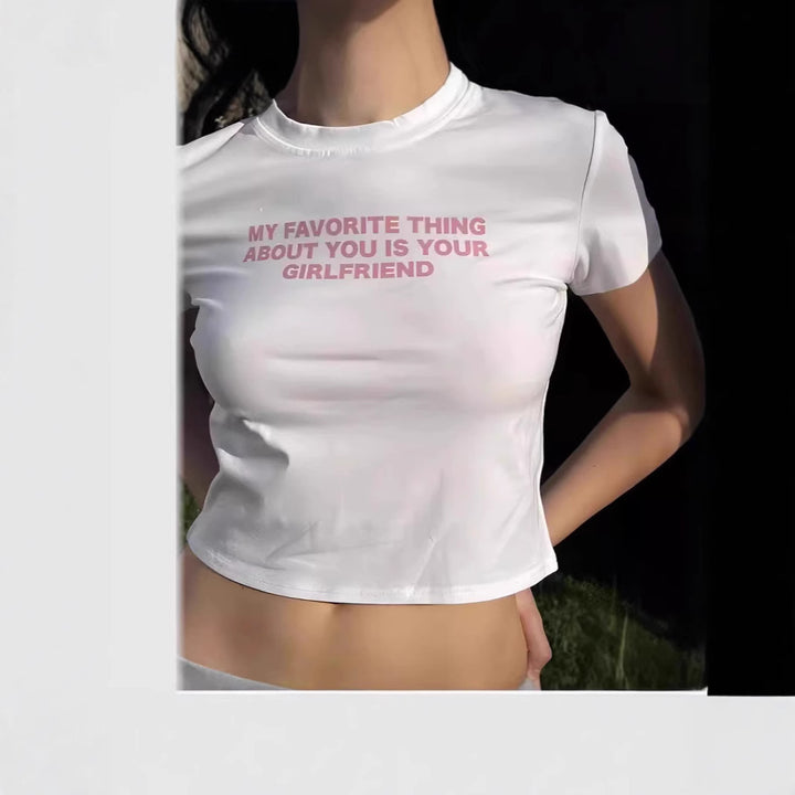 Damen Crop-T-Shirt im urbanen Grafikdesign Drune