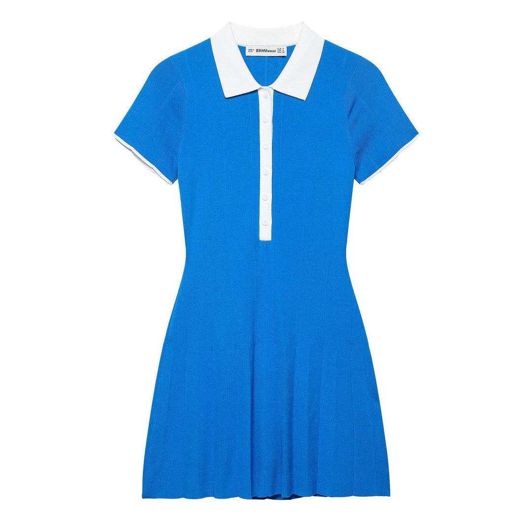 Femme Polo Kleid mit plissiertem Rock und kontrastierendem Kragen Drune