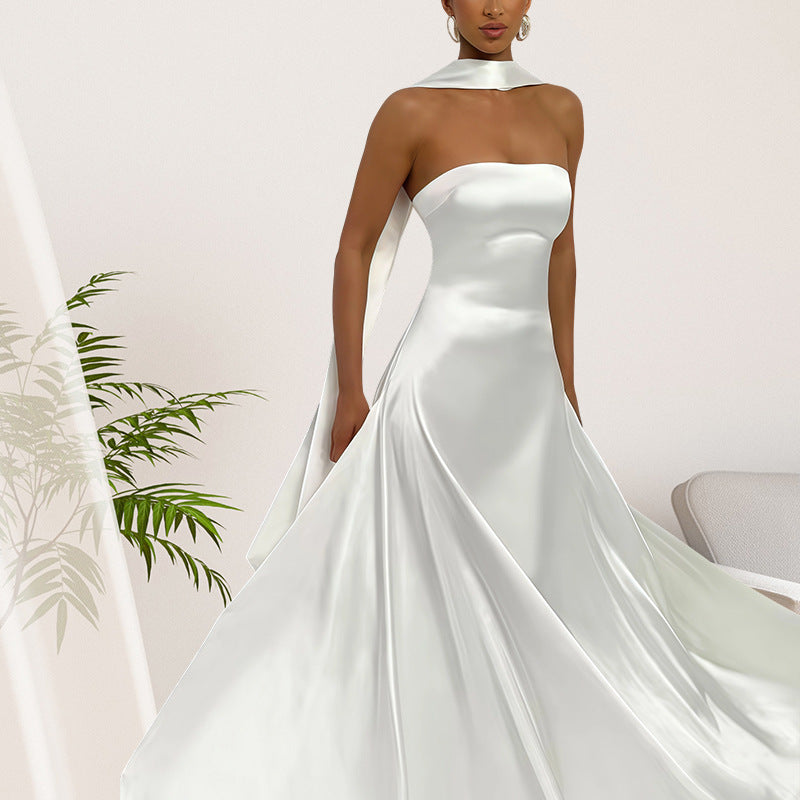 Damen Bandeau-Maxikleid mit schickem Halsschmuck und fließendem Satin Drune