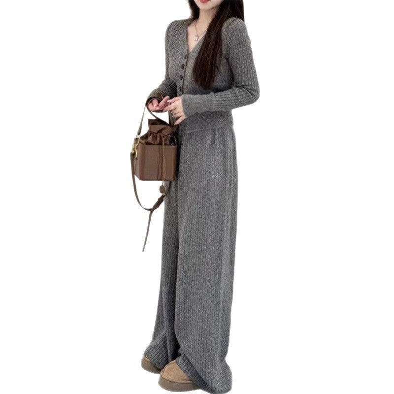 Damen Strickanzug mit V-Ausschnitt und Knopfdetails Drune