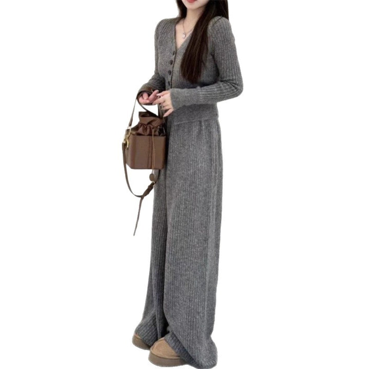 Damen Strickanzug mit V-Ausschnitt und Knopfdetails Drune