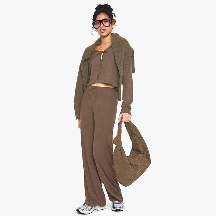 Damen bequemer Strickanzug mit cropped Jacke und weitem Hosenbein Drune