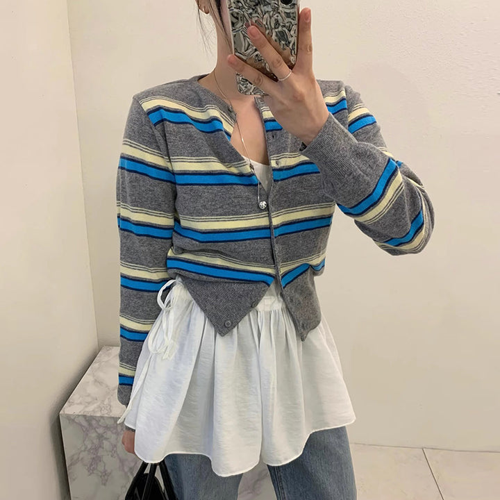 Damen sportliche Strickjacke mit modischem Streifenmuster und verspielten Knöpfen Drune