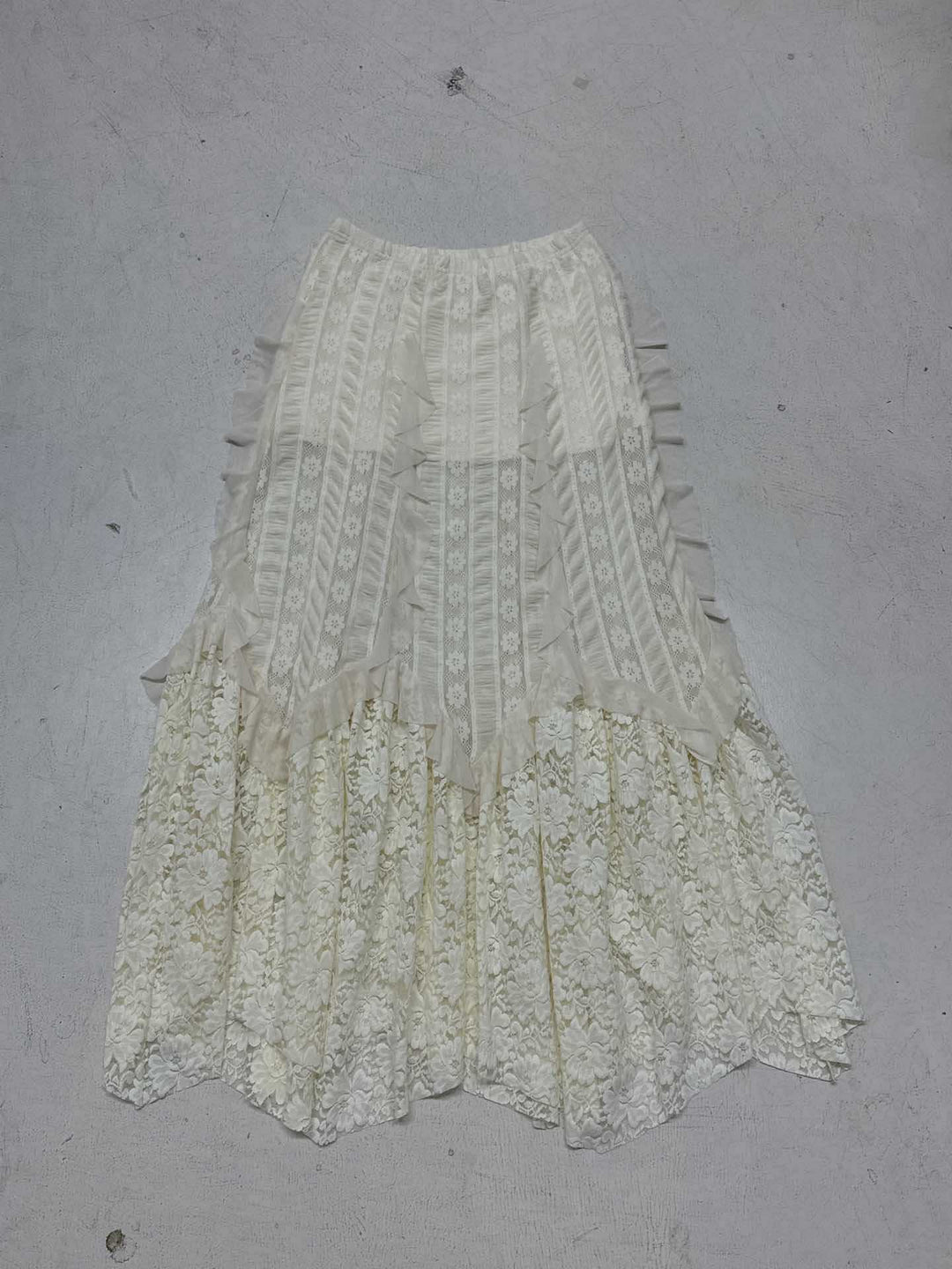 Damen eleganter Maxirock mit raffinierten Rüschen und Spitzenakzenten Drune