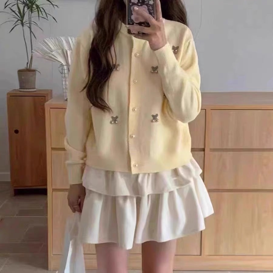 Damen modische Strickjacke mit Bärenapplikationen und Knopfdetails Drune