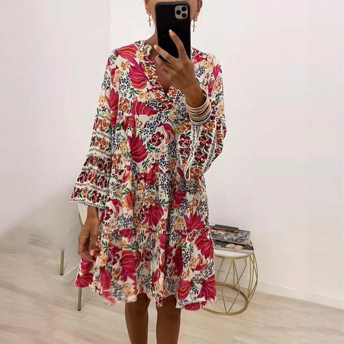 Damen nan verspieltes Tunika-Stufenkleid mit tiefem V-Ausschnitt, geraffter Brustpartie, Volantstufen und ornamentaler Stickbordüre Drune