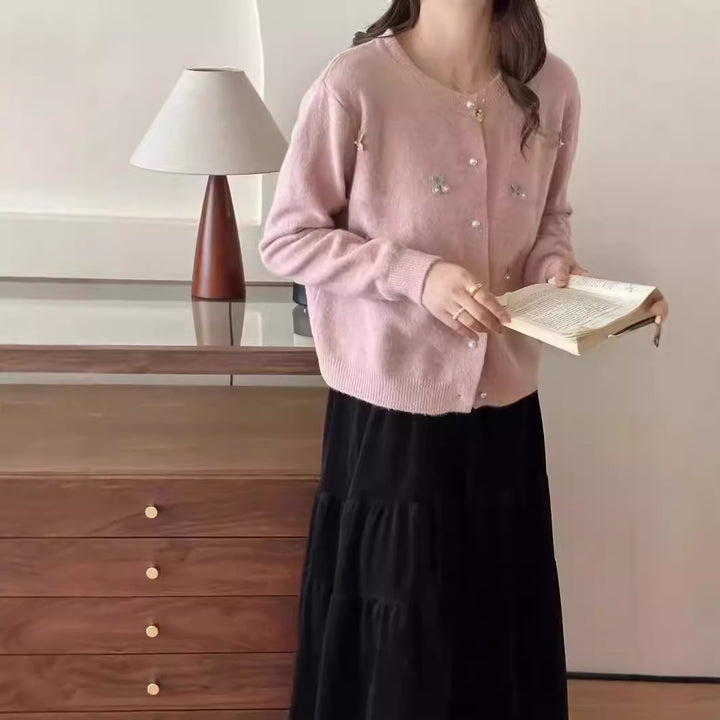 Damen Strickjacke mit floralen Stickereien und Perlenknöpfen Drune