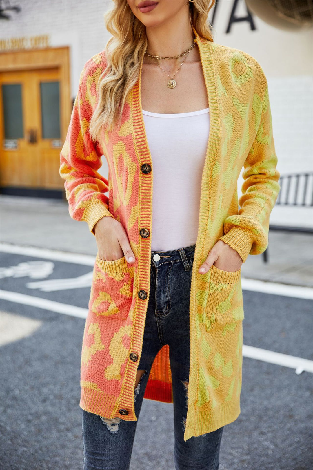 Damen länger geschnittene Strickjacke mit auffälligem Muster Drune