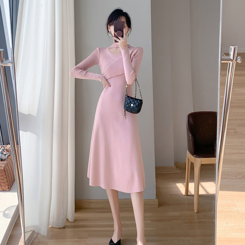 Damen Strickkleid mit offener Schulterpartie und elegantem V-Ausschnitt Drune