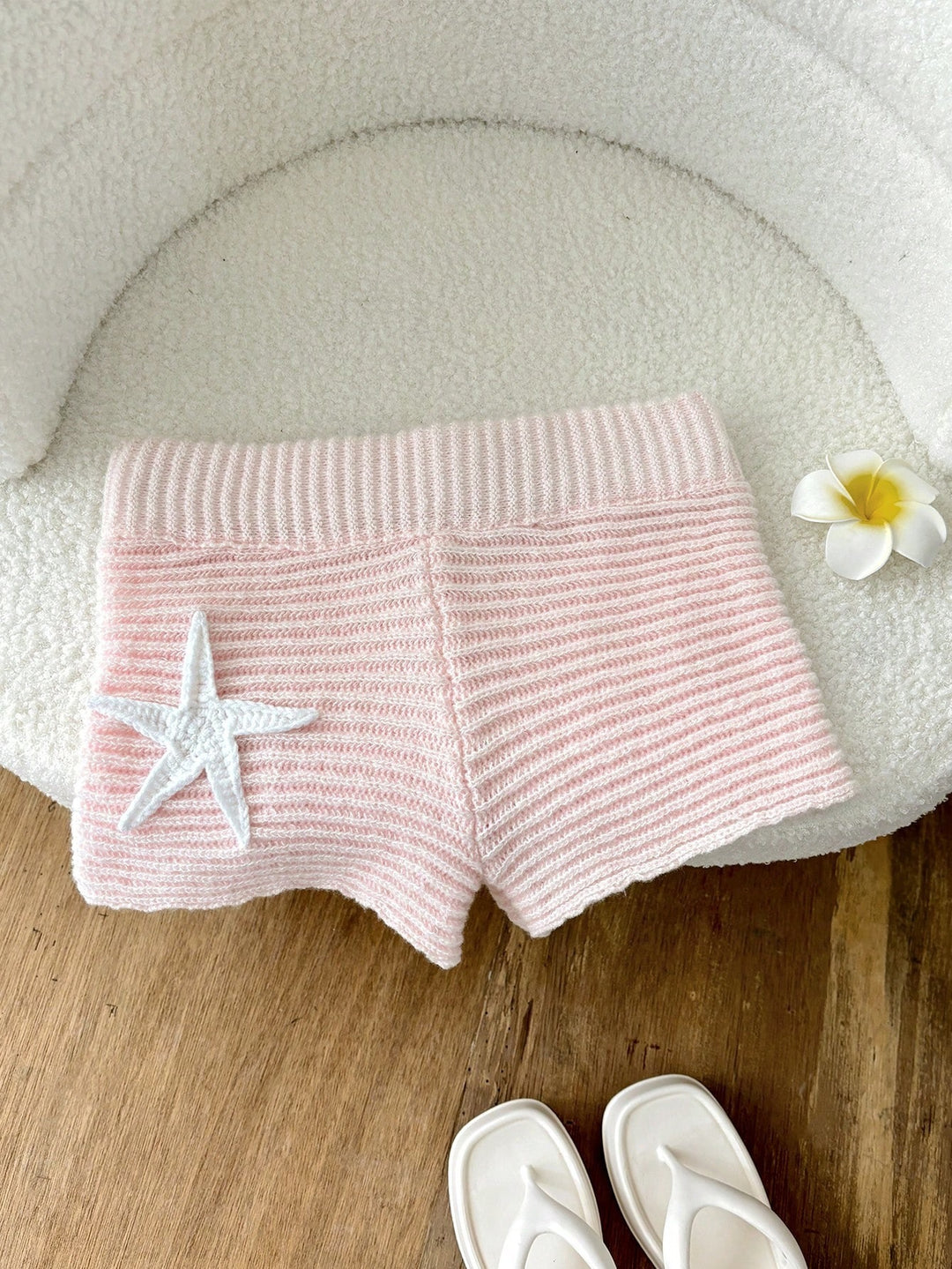 Damen kurze Strickshorts mit maritimer Applikation Drune
