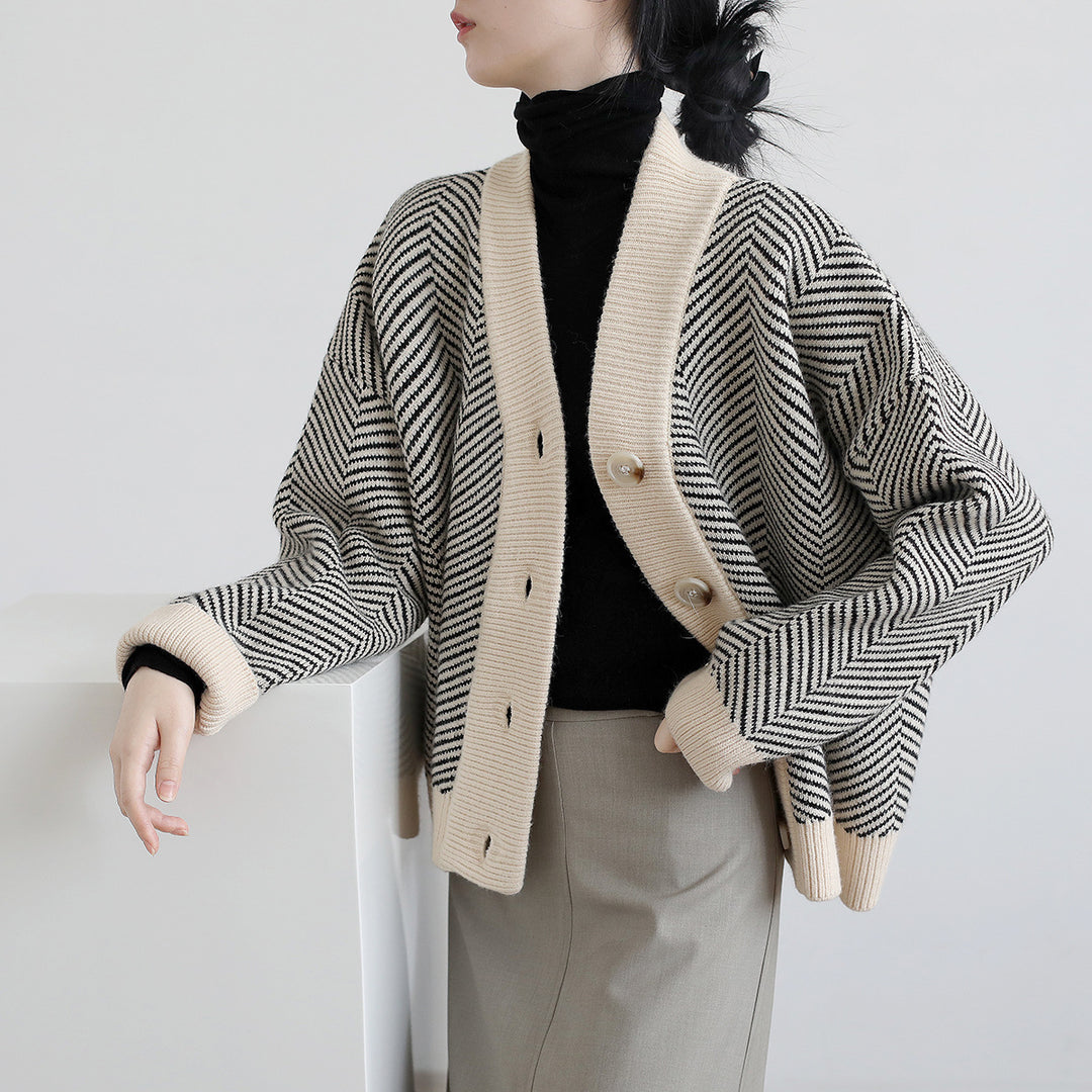 Damen modische Strickjacke mit Chevron-Muster und eleganten Knöpfen Drune