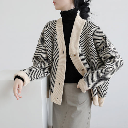 Damen modische Strickjacke mit Chevron-Muster und eleganten Knöpfen Drune