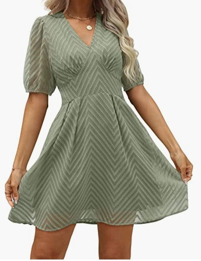 Damen Kleid mit gepufften ¾-Ärmeln und V-Ausschnitt Drune