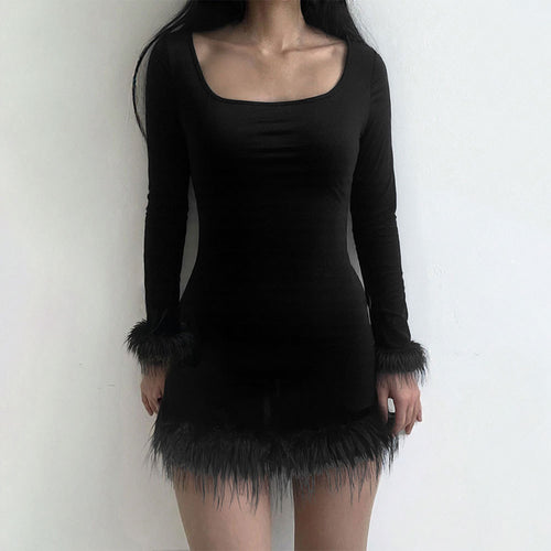 Damen Minikleid mit eleganten langen Ärmeln und fedrigen Abschlüssen Drune