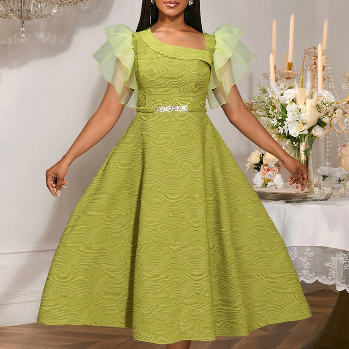 Damen Midi-Kleid mit innovativem Rüschendesign und eleganten Applikationen Drune