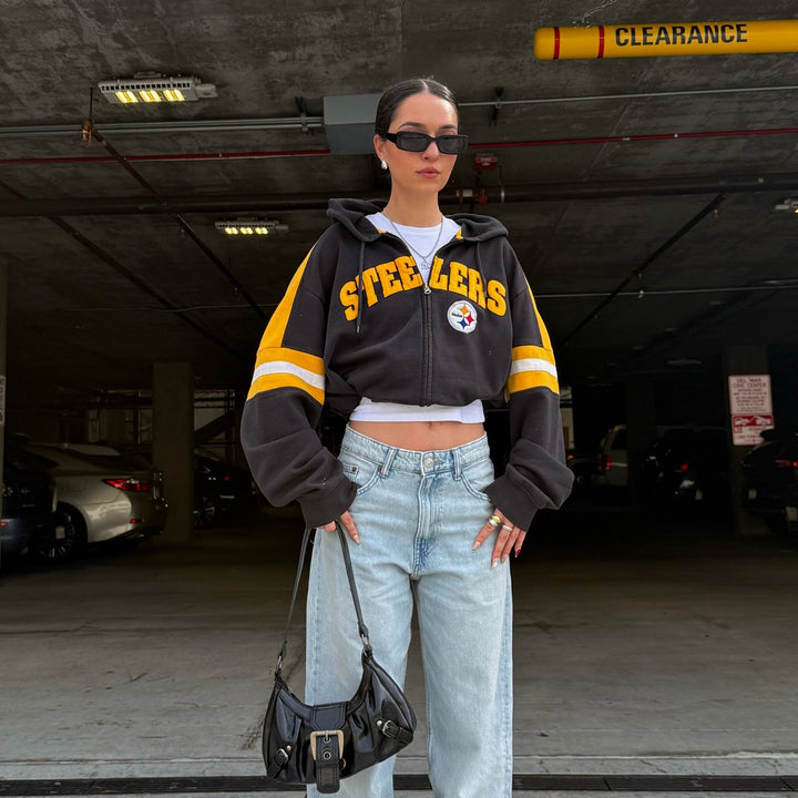 Damen cropped Kapuzenjacke mit auffälligem Schriftzug und lässigem Schnitt Drune