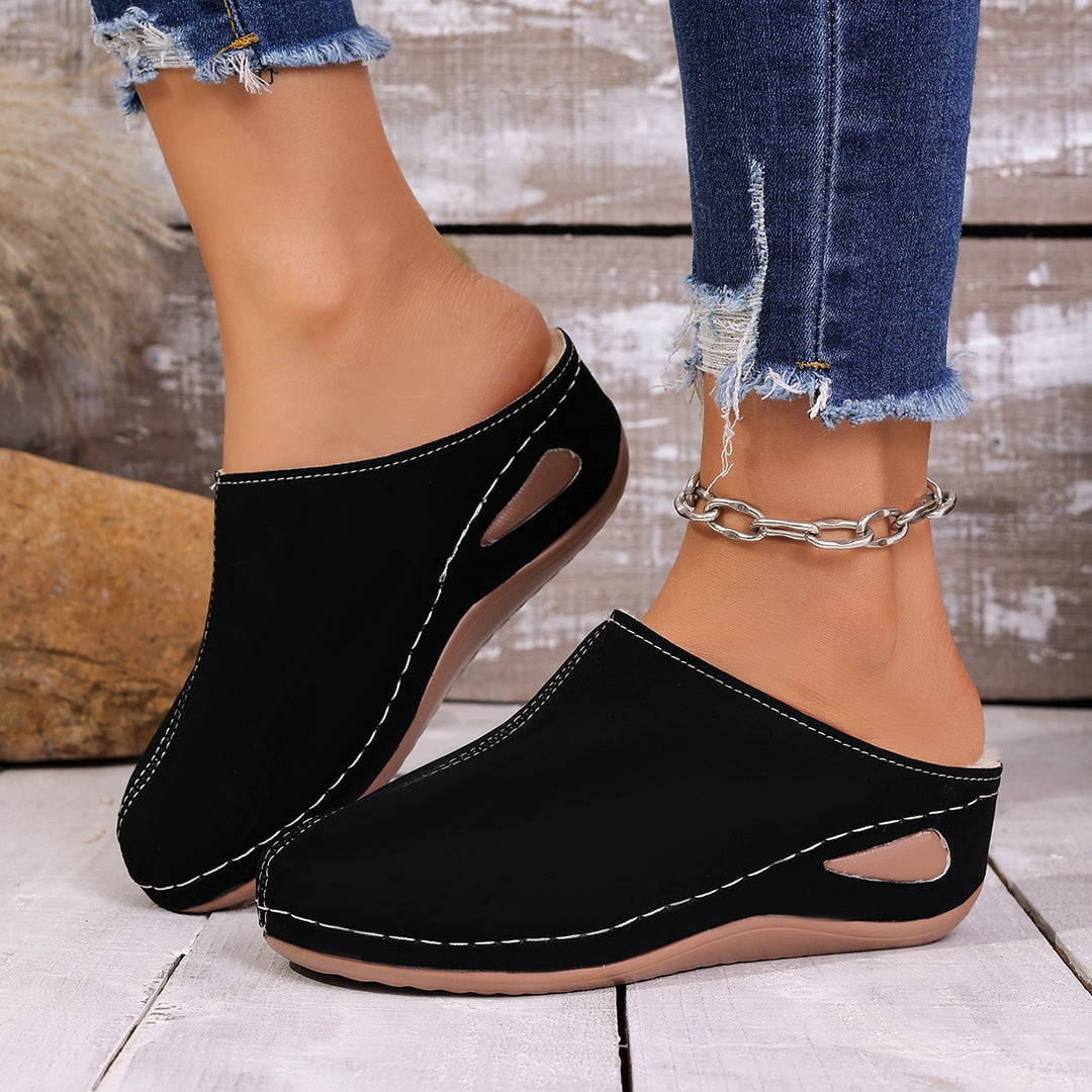 Damen  geschlossene Slip-On Pantolette mit ergonomischem Keilabsatz und dekorativer Ziernaht Drune