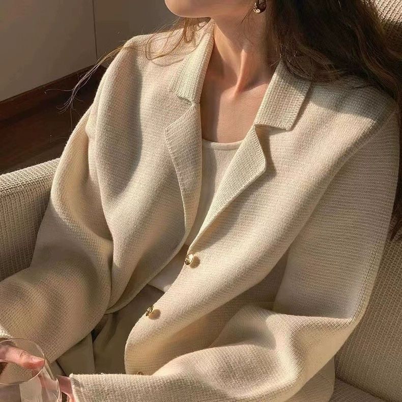 Damen Elegante Bouclé-Jacke mit goldenen Knöpfen Drune