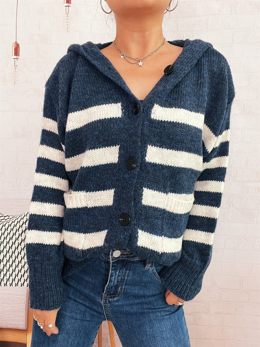 Damen oversized Strickjacke mit kontrastierenden Streifen und Kapuze Drune