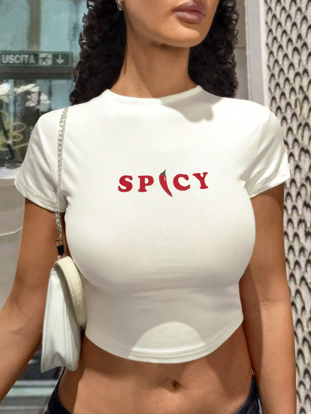 Damen Crop-Top mit kreativem Grafikdesign und modernem Schriftzug Drune