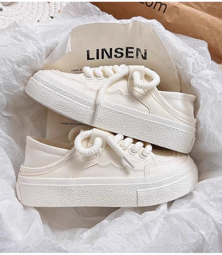 Damen Sneakers mit dickem Profil und innovativen Schnürdetails Drune