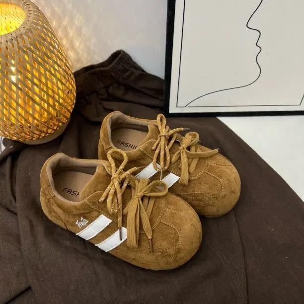 Damen modische Riemchen Sneaker aus Wildleder Drune
