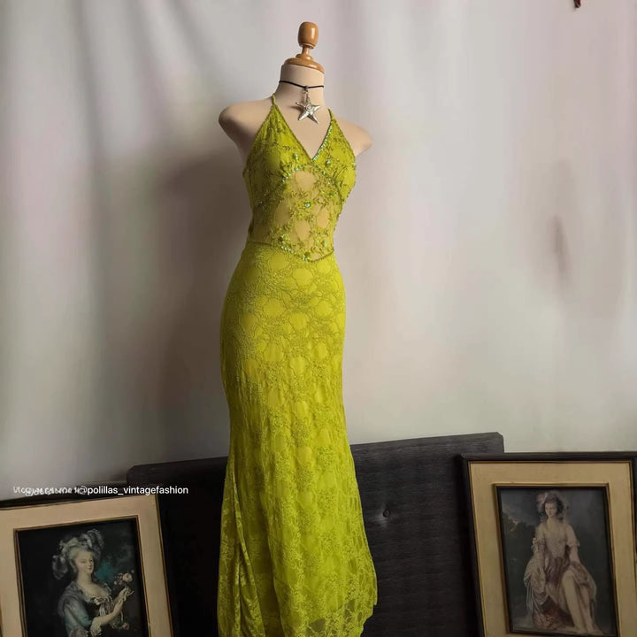 Damen Elegantes Spitzenkleid mit raffiniertem Schnitt Drune