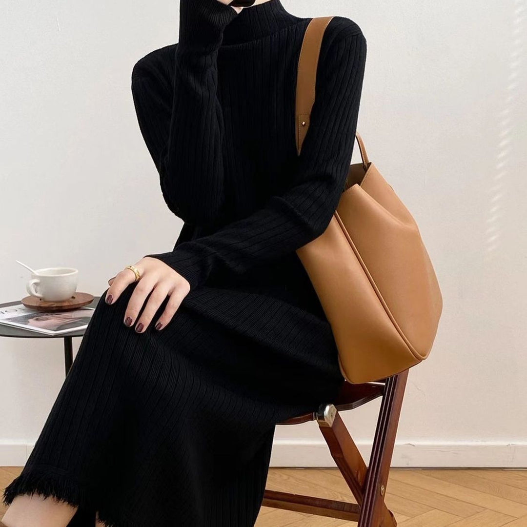 Damen Strickkleid mit hochgeschlossenem Kragen und angesagter Fransenverzierung Drune