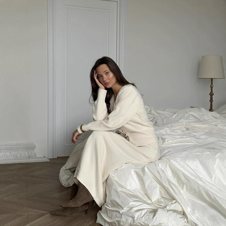 Damen Strickensemble mit klassischem V-Ausschnitt und Knopfdetails Drune