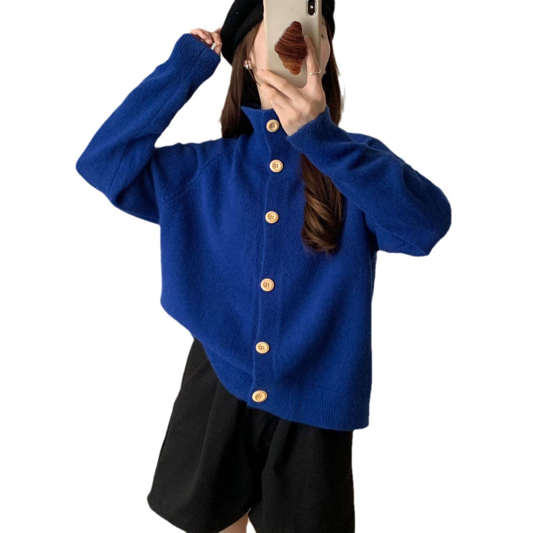 Damen Strickjacke mit hohem Kragen und großen Knöpfen Drune
